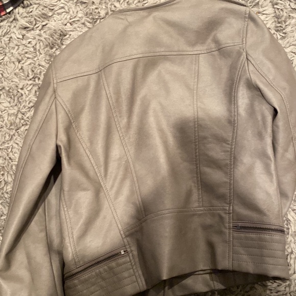Great condition barely worn leather jacket - Picture 4 of 4